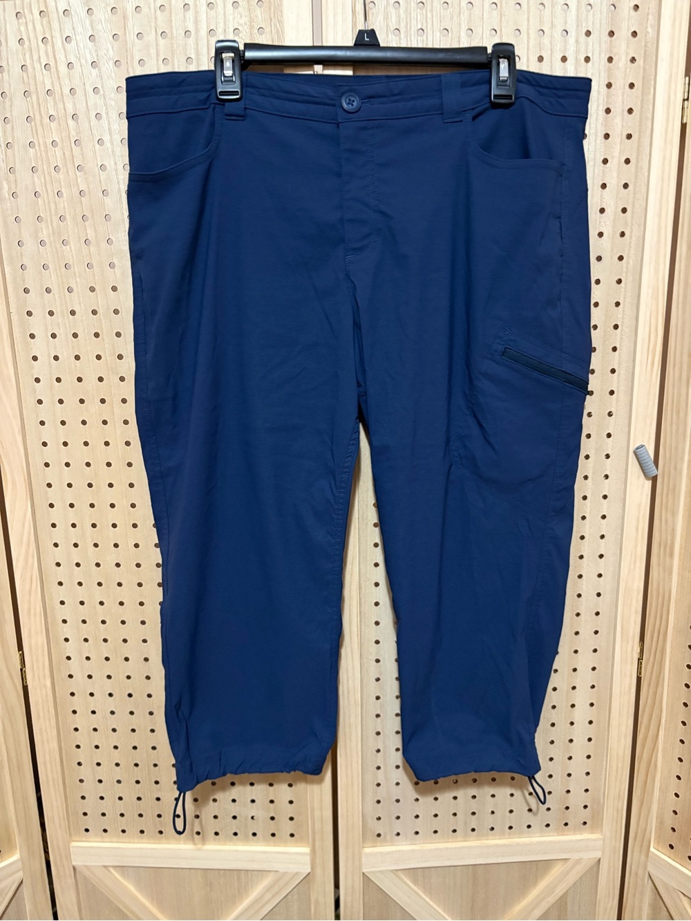 Ladies  Eddie Bauer Navy Capri Hiking Pants Side Zip Pocket Size 16